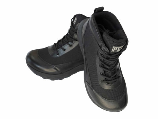 Water-resistant hiking boot, dark lace-up with padded collar and rubber toe