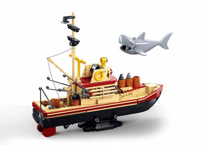 Model Bricks Great Shark Ship Building Brick Kit — 592 Pieces by Texas Toy Distribution - Niksstuff