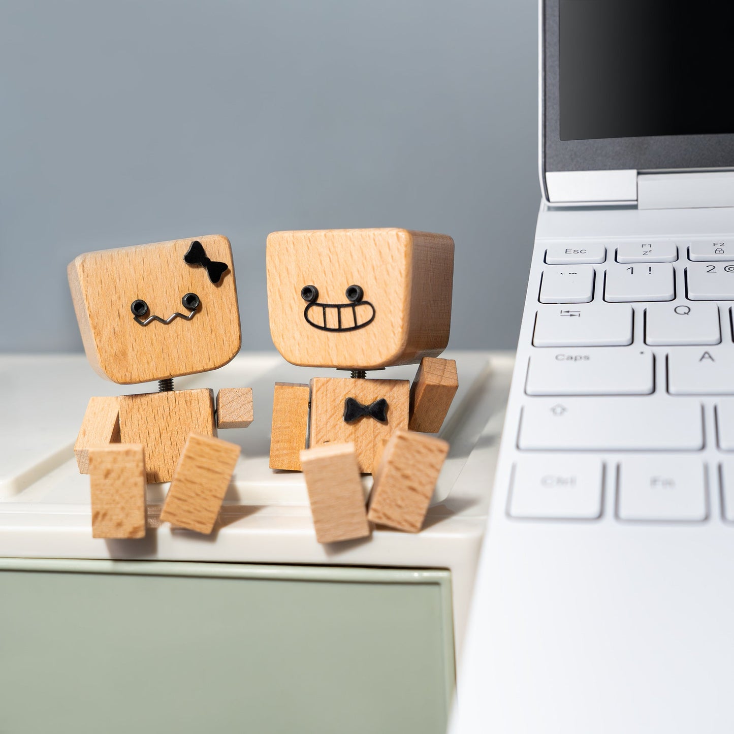 MoodBot Buddy | Wooden Robot with Interchangeable Expressions | Set of 2 - Niksstuff