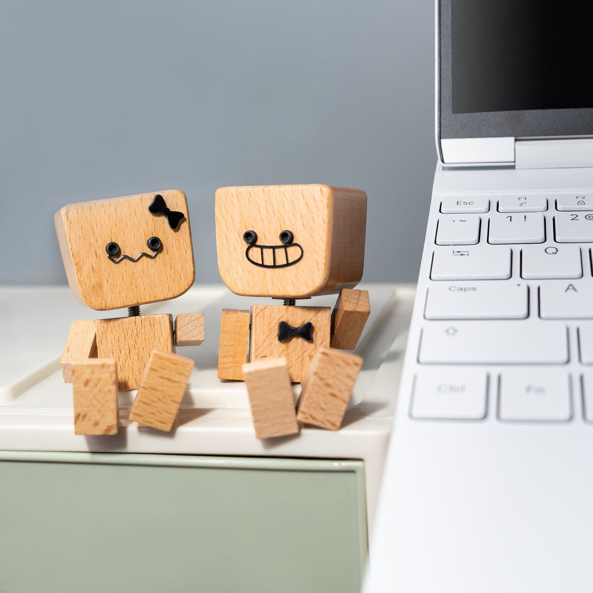 MoodBot Buddy | Wooden Robot with Interchangeable Expressions | Set of 2 - Niksstuff