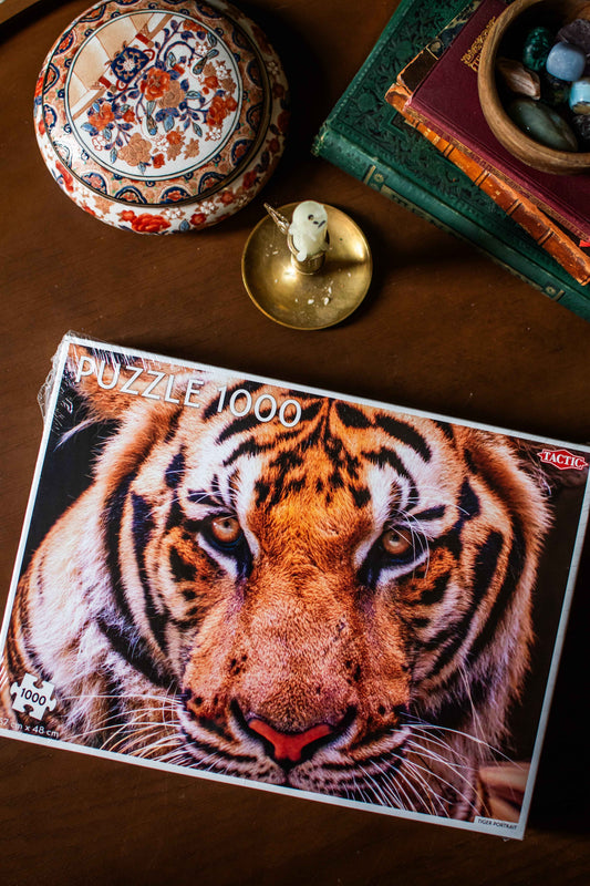 Tiger portrait jigsaw puzzle box, 1,000-piece artwork on cover