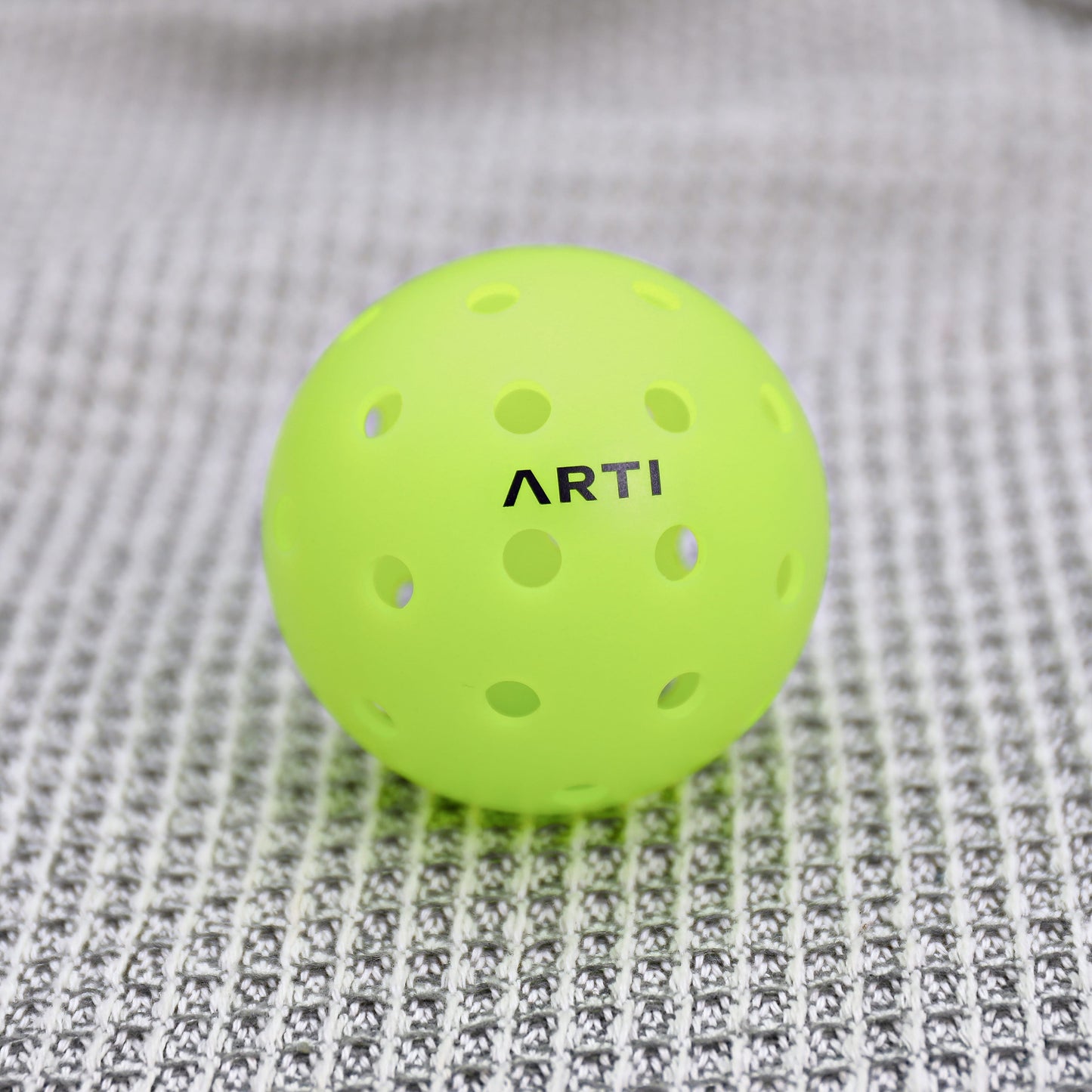 ARTI Outdoor Pickleball | ARTI-40 | LLDPE | Regulation Size 2.91" | 0.9-0.93oz | High-Visibility - Niksstuff
